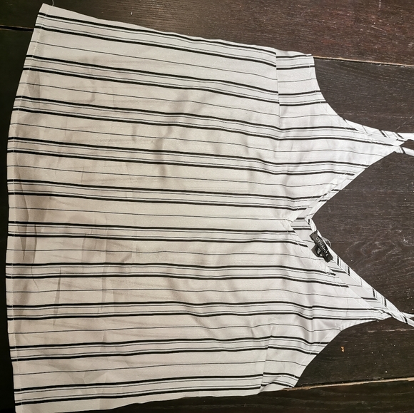 T-shirt - Picture 2 of 3